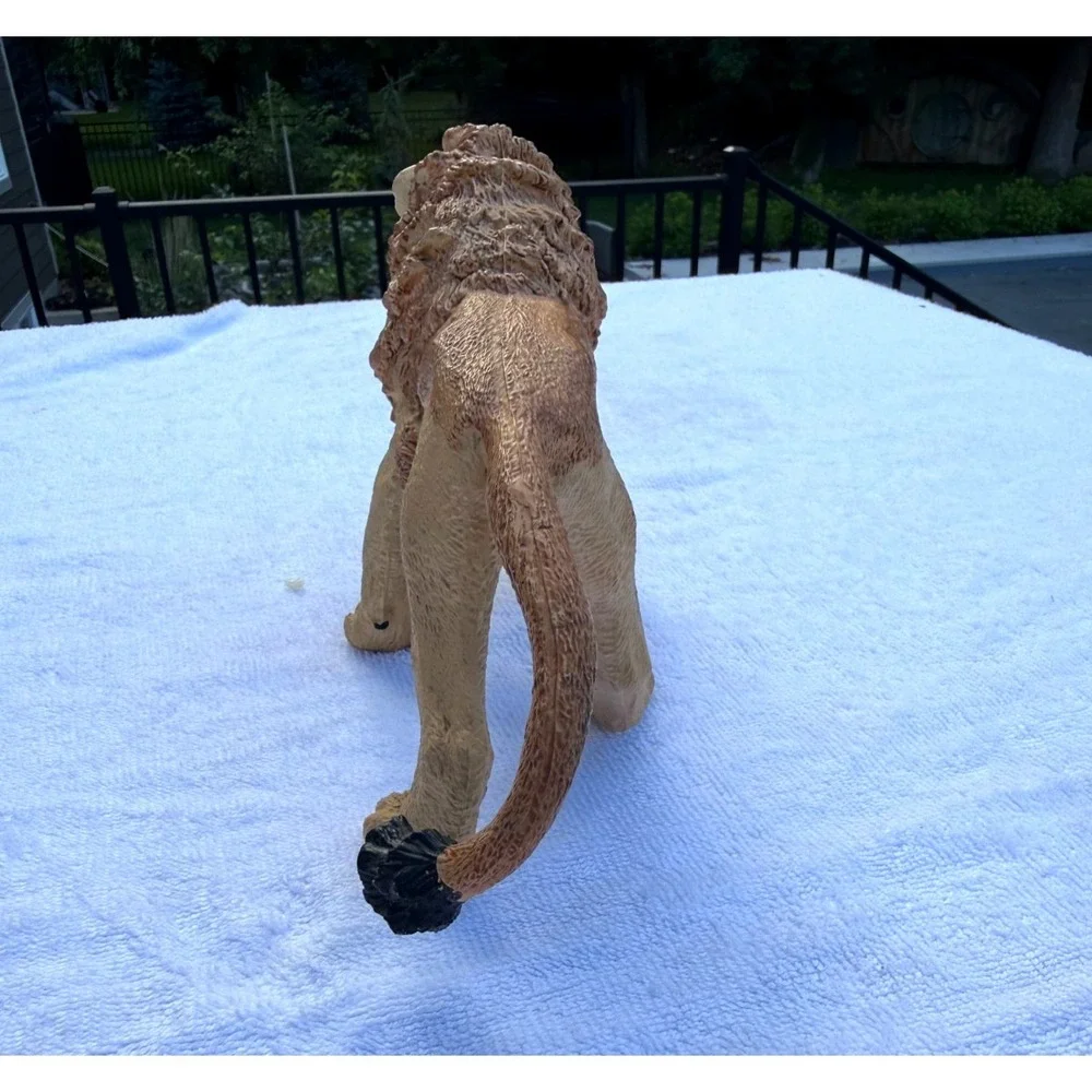 Safari Ltd Male Lion Figure Wildlife Animal Toy Figurine Realistic Big Cat